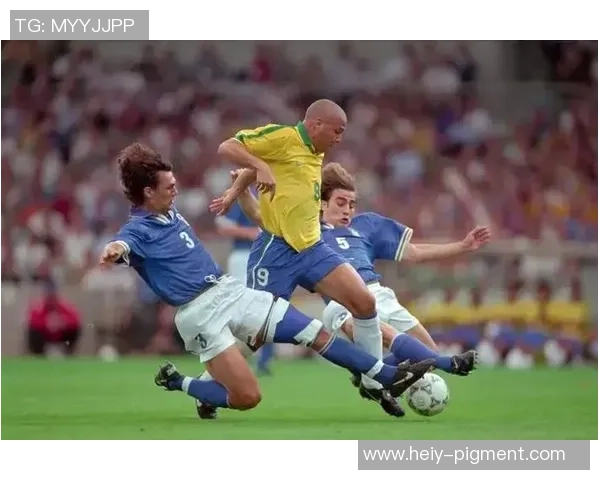 左脚神技足球明星的独特魅力与精彩瞬间揭秘